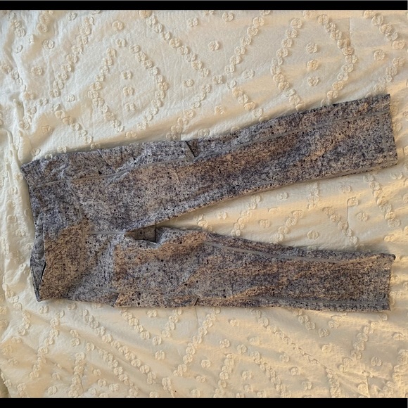 lululemon athletica Pants & Jumpsuits | Size 4 Lululemon Crop Leggings